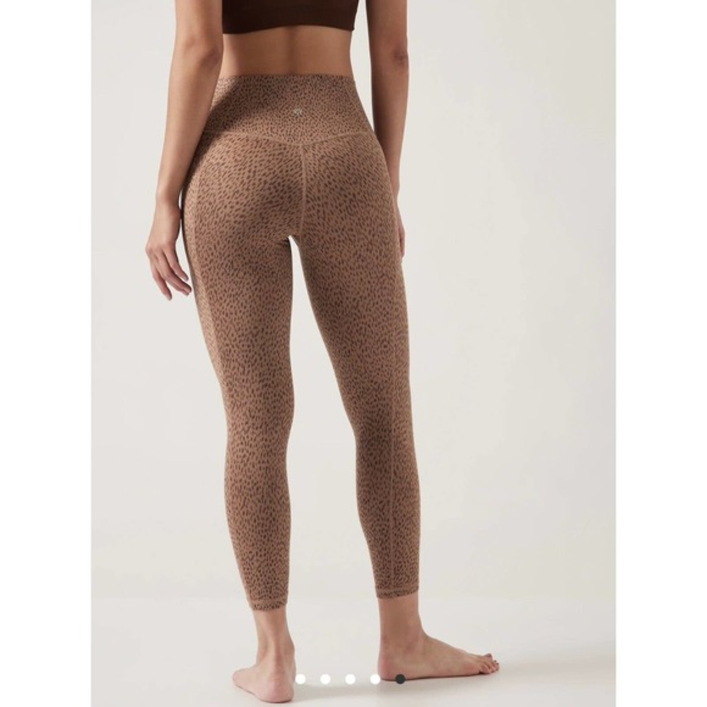 Athleta Salutation Stash 7/8 Tight Size‎ S Small Shanti Animal Beige MSRP $109
